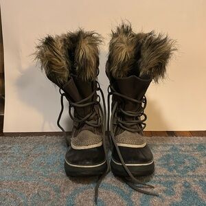 Sorel fur lined tall snow boots